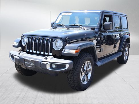 Used 2019 Jeep Wrangler Unlimited Sahara AWD/4WD image 3