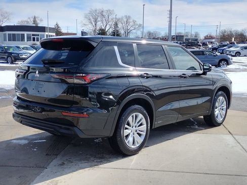New 2026 Mitsubishi Outlander ES image 15