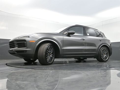 Used 2022 Porsche Cayenne S image 28