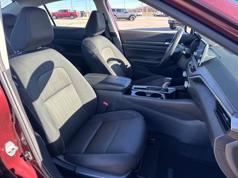 Used 2024 Nissan Altima 2.5 SV image 11