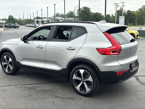 Certified 2025 Volvo XC40 B5 Plus AWD/4WD image 4