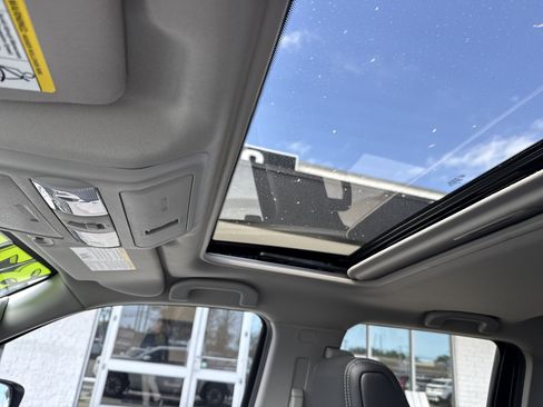 Used 2024 Nissan Frontier SL w/ Technology Package image 20