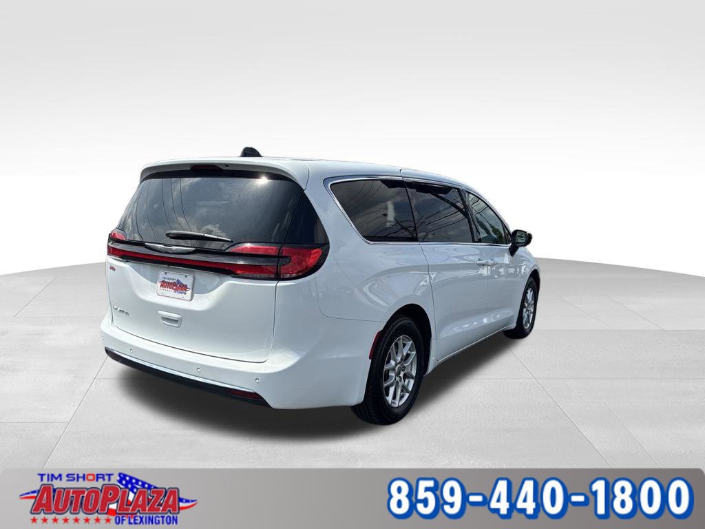 Used 2025 Chrysler Pacifica Select FWD image 5