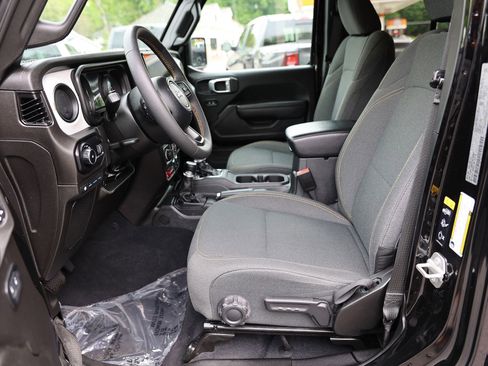 Used 2024 Jeep Wrangler Unlimited AWD/4WD image 22