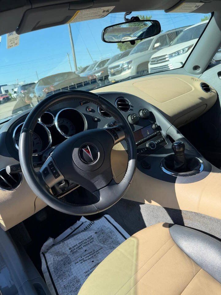 Used 2006 Pontiac Solstice Convertible w/ Premium Package RWD image 16