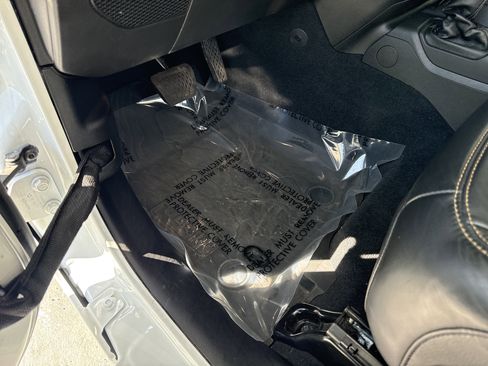 Used 2025 Jeep Wrangler Sahara w/ Safety Group image 16