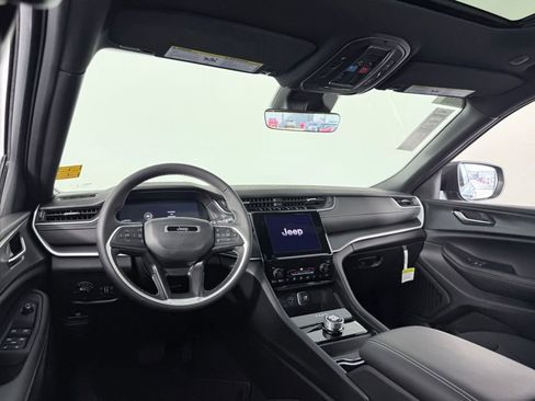 New 2025 Jeep Grand Cherokee Laredo X image 15