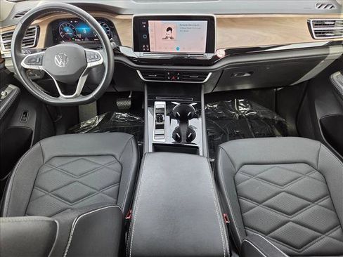 Used 2024 Volkswagen Atlas SE AWD/4WD image 16