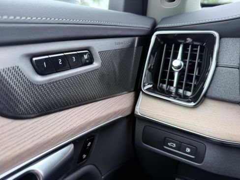 Certified 2025 Volvo XC90 T8 Plus w/ Protection Package Premier AWD/4WD image 18