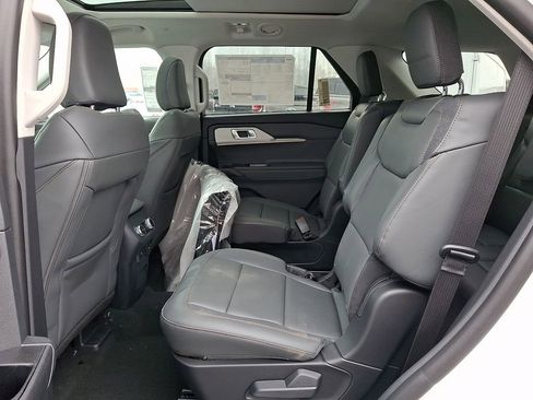 New 2026 Ford Explorer Active w/ Active Comfort Package image 6