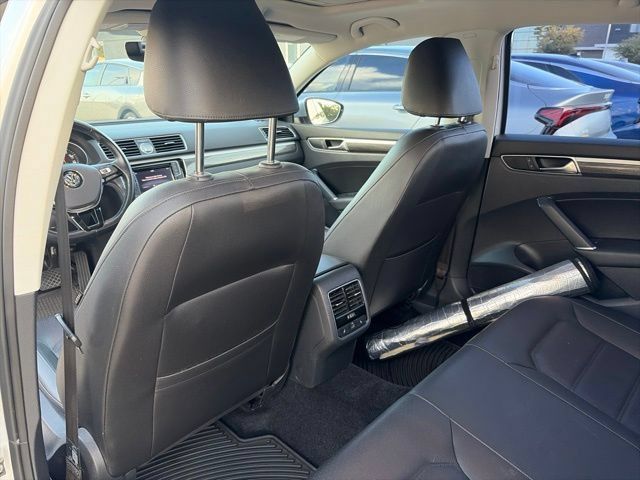 Used 2017 Volkswagen Passat 1.8T SE FWD image 11
