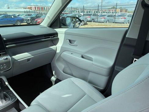 Used 2025 Hyundai Kona SEL AWD/4WD image 33