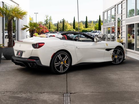 Used 2019 Ferrari Portofino RWD image 7