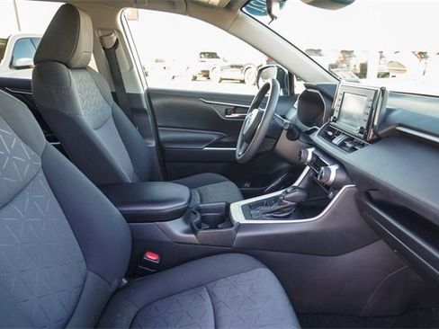 Used 2021 Toyota RAV4 XLE image 18
