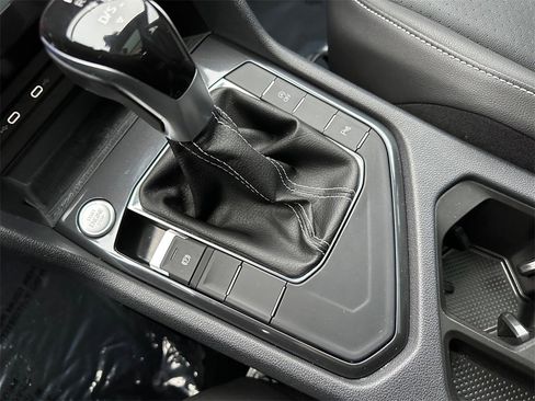 Used 2023 Volkswagen Tiguan SE R-Line image 21
