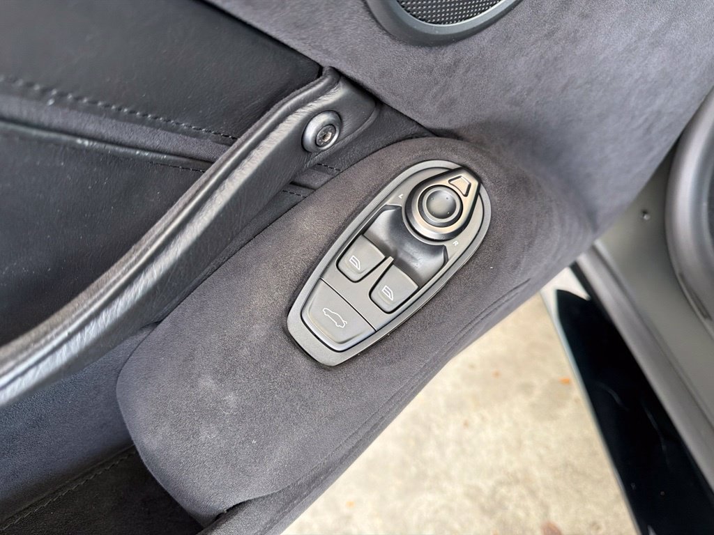 Used 2021 Aston Martin V8 Vantage Coupe RWD image 31