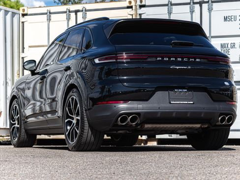 Used 2024 Porsche Cayenne S AWD/4WD image 6