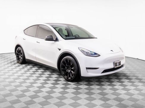 Used 2021 Tesla Model Y Long Range image 7