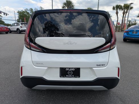 Used 2024 Kia Soul LX w/ Option Group 015 FWD image 5