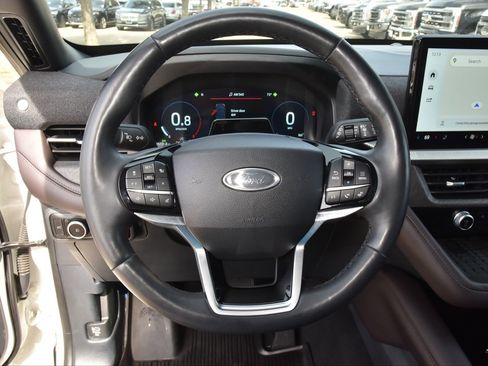 Certified 2025 Ford Explorer Platinum w/ Ultimate Package image 24