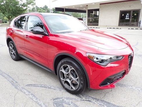 New 2025 Alfa Romeo Stelvio Sprint image 9