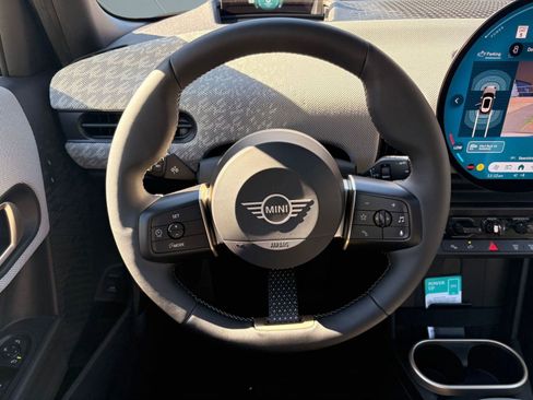 Used 2026 MINI Cooper 4-Door Hardtop FWD image 18