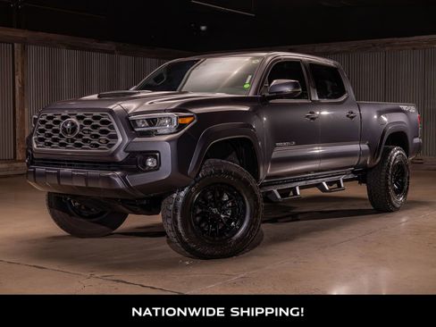 Used 2023 Toyota Tacoma TRD Sport w/ TRD Premium Sport Package AWD/4WD image 4