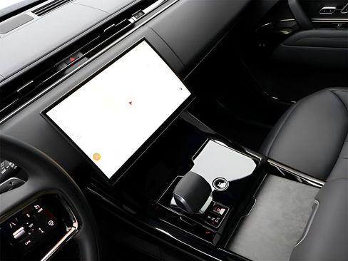 Used 2025 Land Rover Range Rover Sport Dynamic SE image 25