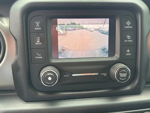 Used 2020 Jeep Gladiator Sport w/ Quick Order Package 24S AWD/4WD image 3