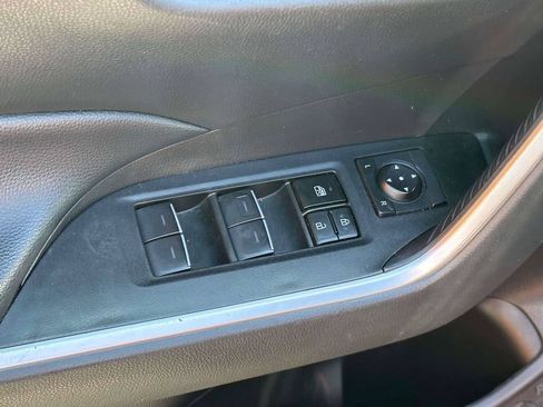 Used 2024 Toyota RAV4 XLE w/ Convenience Package AWD/4WD image 17