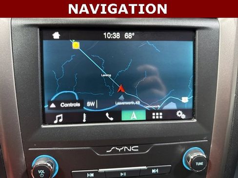 Used 2019 Ford Fusion SE image 2