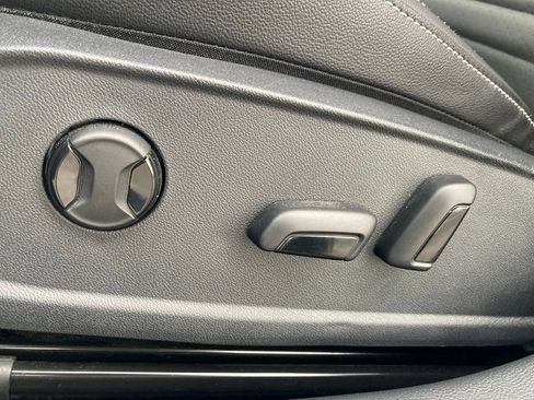 Used 2023 Volkswagen Jetta SE FWD image 15