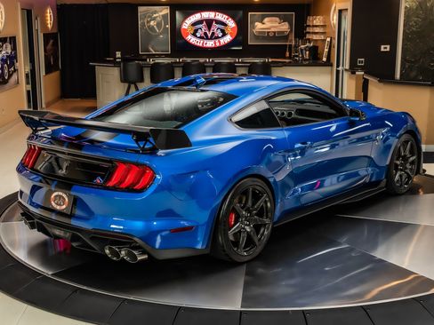 Used 2020 Ford Mustang Shelby GT500 w/ Carbon Fiber Track Pack RWD image 13