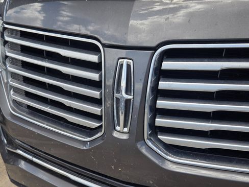 Used 2016 Lincoln Navigator L Reserve RWD image 4