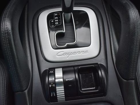 Used 2010 Porsche Cayenne AWD/4WD image 32