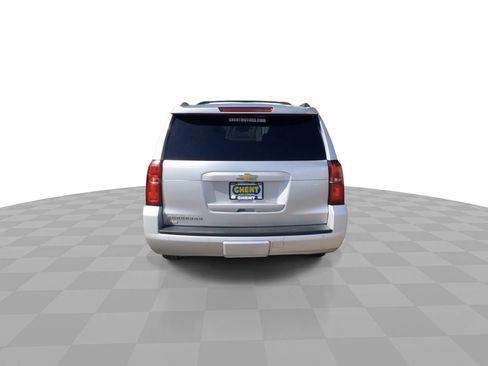 Used 2017 Chevrolet Suburban LT image 7