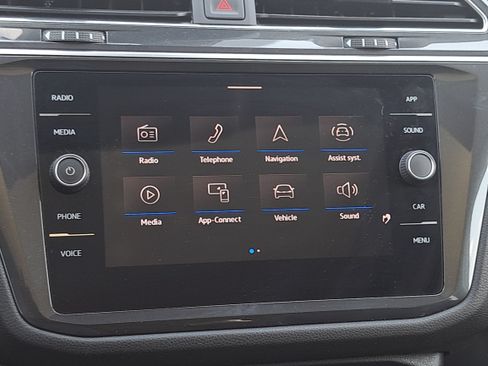 Used 2022 Volkswagen Tiguan SE FWD image 22