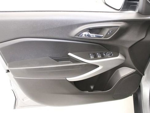 Used 2024 Chevrolet Trax RS w/ Sunroof Package FWD image 23