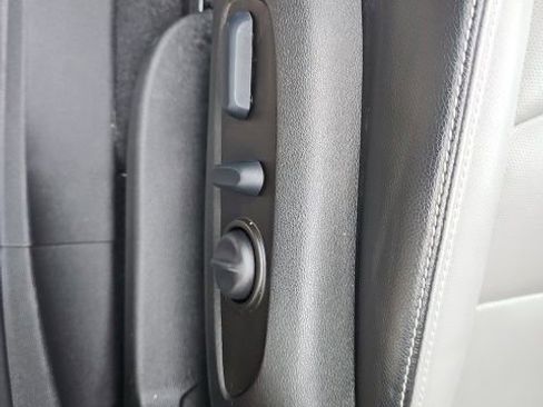 Used 2022 GMC Terrain SLT image 38