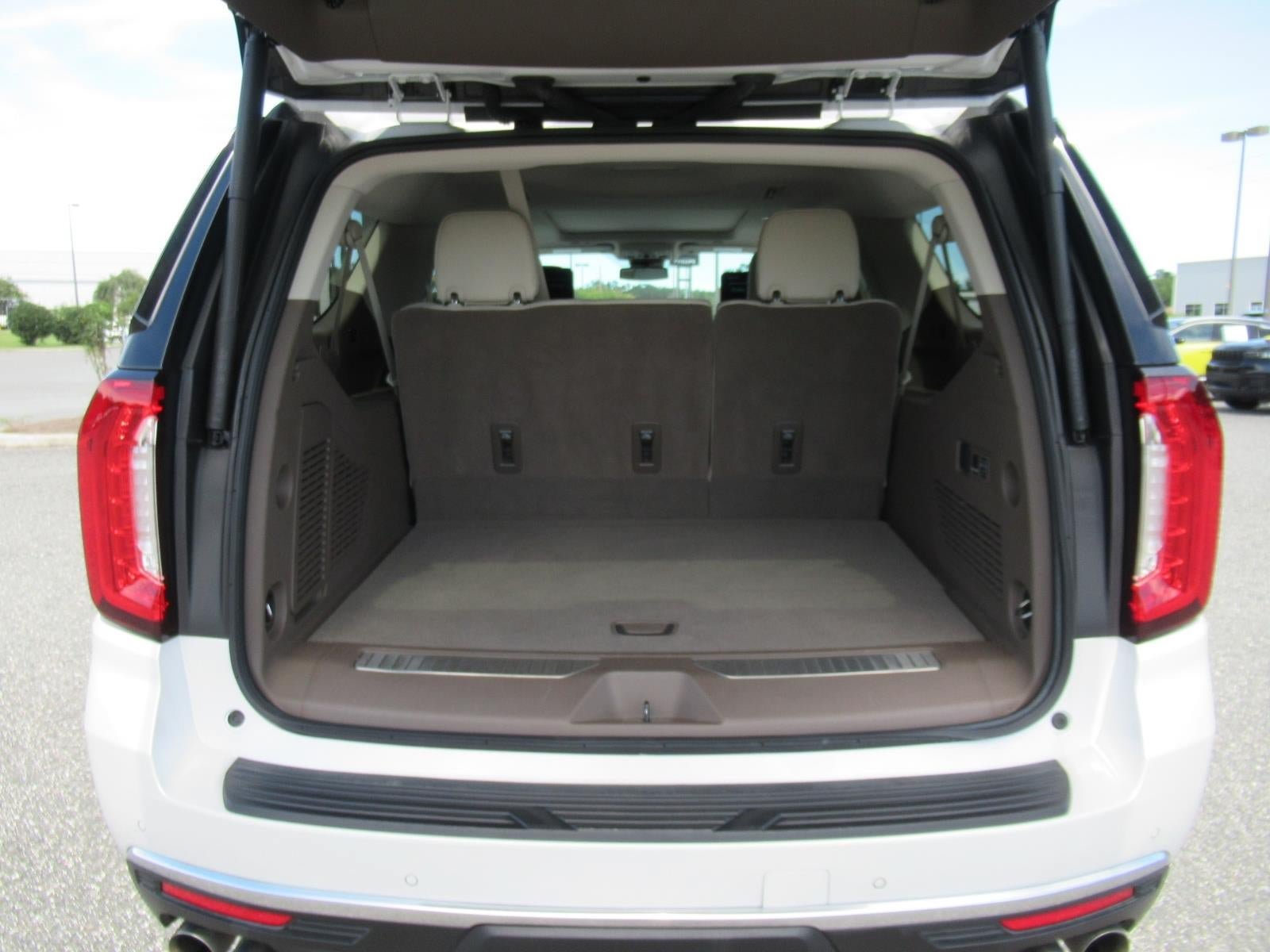 Used 2024 GMC Yukon XL Denali RWD image 40