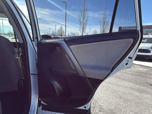 Used 2015 Toyota RAV4 LE image 19