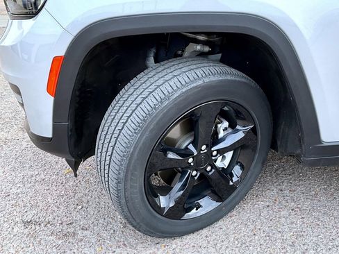 Certified 2024 Jeep Grand Cherokee L Altitude image 24