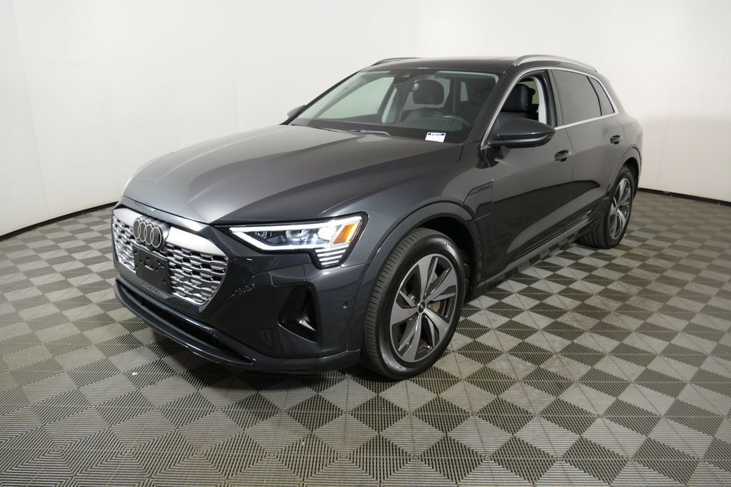 Used 2024 Audi Q8 e-tron Premium Plus w/ Premium Plus Package AWD/4WD image 7