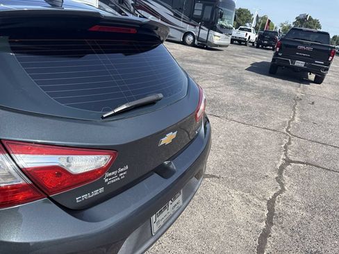 Used 2017 Chevrolet Cruze Premier FWD image 38
