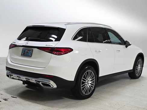 Used 2024 Mercedes-Benz GLC 300 4MATIC image 3