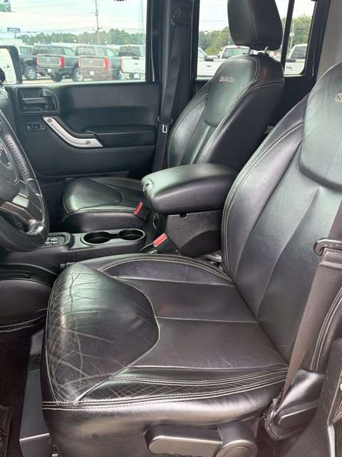 Used 2018 Jeep Wrangler Unlimited Sahara w/ Connectivity Group AWD/4WD image 10