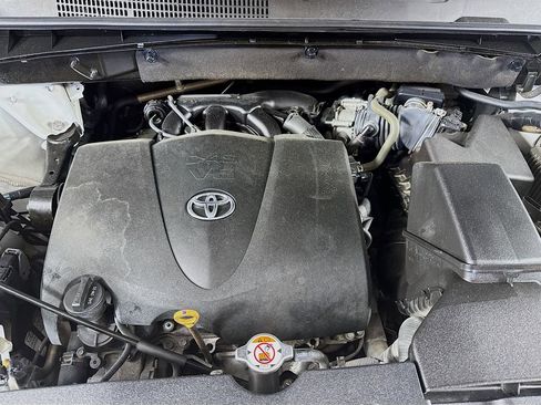 Used 2019 Toyota Highlander XLE AWD/4WD image 31