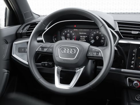 Certified 2025 Audi Q3 2.0T Premium w/ Convenience Package image 9