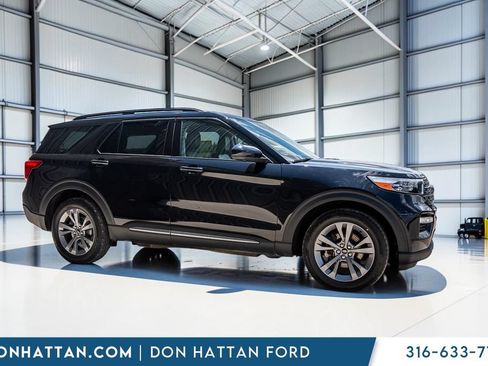 Used 2023 Ford Explorer XLT w/ Equipment Group 202A AWD/4WD image 30