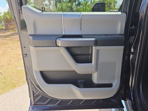 Used 2021 Ford F250 XLT w/ XLT Premium Package image 9